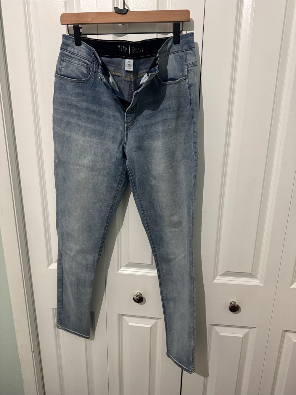 Brand New: White House Black Market Light Wash Skinny Jeans